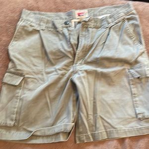 Men’s cargo shorts. Army green. Size 38